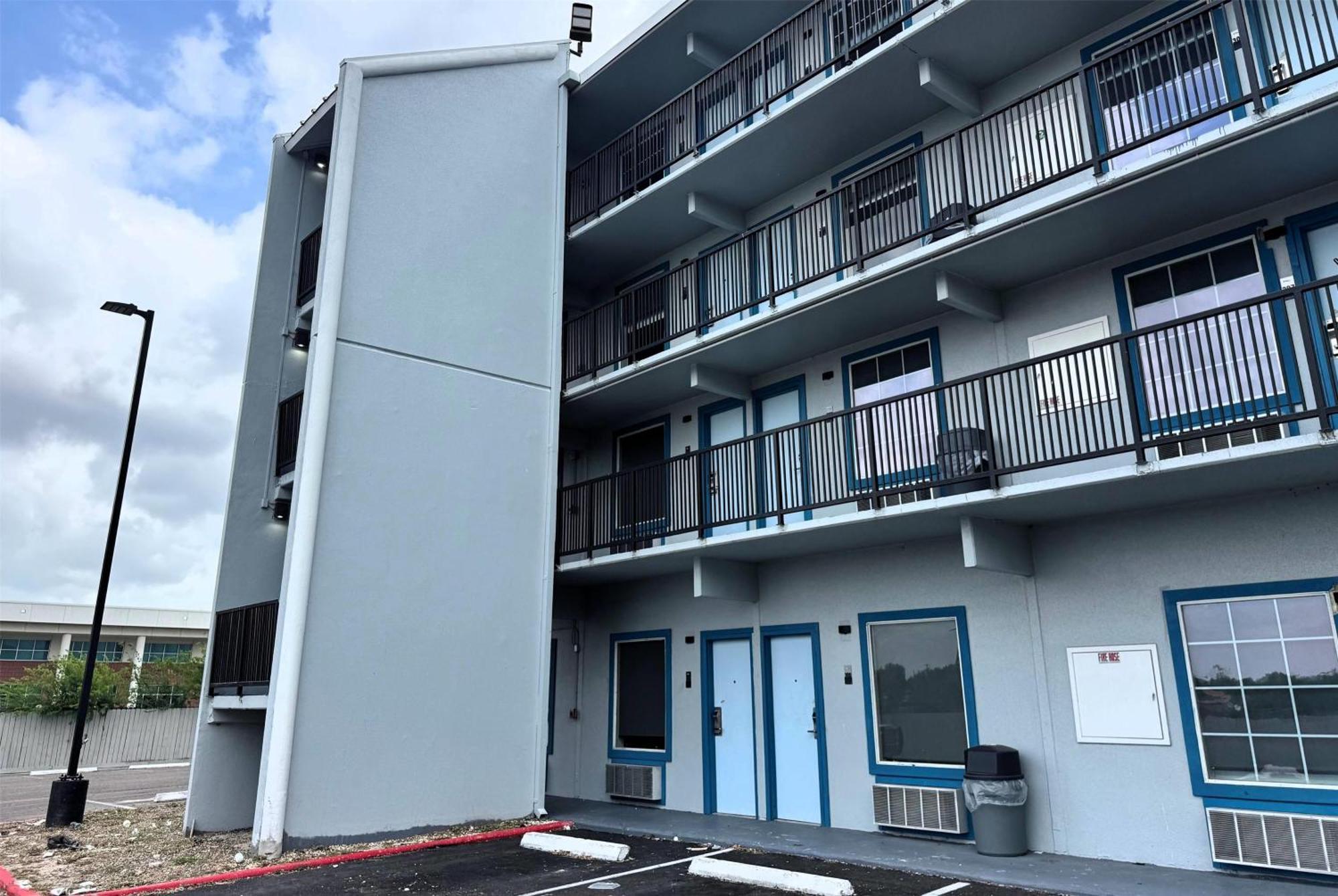 Baymont By Wyndham Corpus Christi Airport Hotel Exterior photo