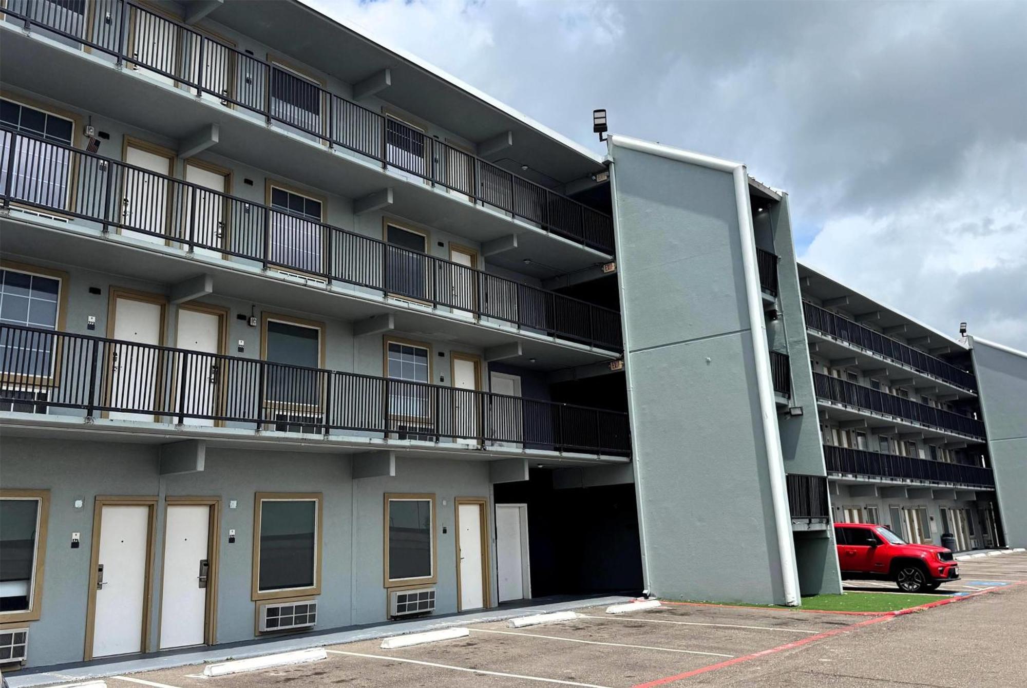Baymont By Wyndham Corpus Christi Airport Hotel Exterior photo